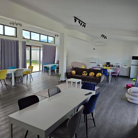 Jai Giridhari Villa Felek Kültér fotó