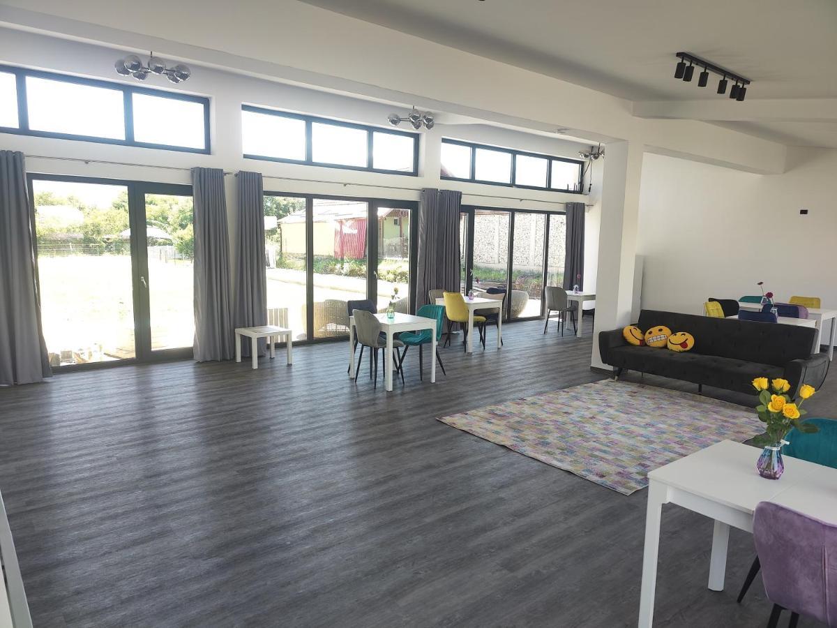 Jai Giridhari Villa Felek Kültér fotó