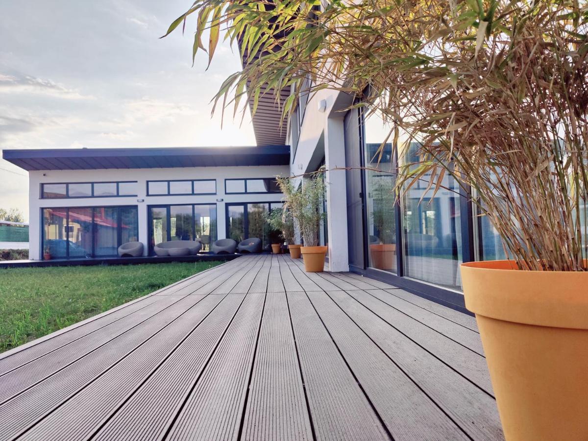 Jai Giridhari Villa Felek Kültér fotó